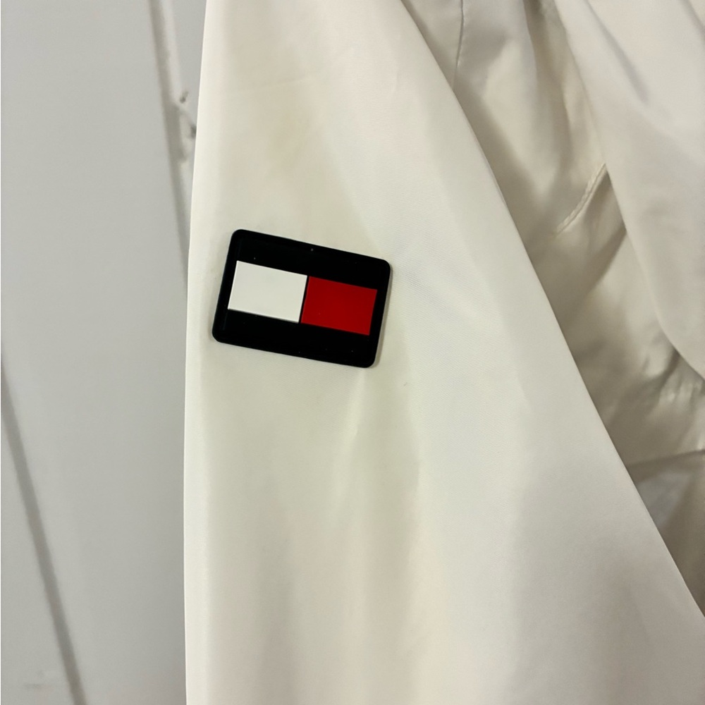 Tommy Hilfiger White Hooded Vintage Shell rain Jacket with Signature Trim - Picture 4 of 8
